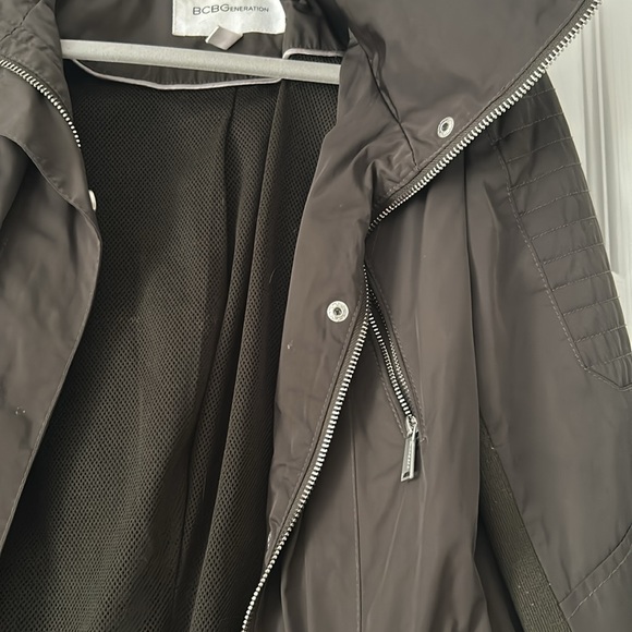 BCBG Generation OLIVE Hooded Windbreaker Jacket - Picture 4 of 8